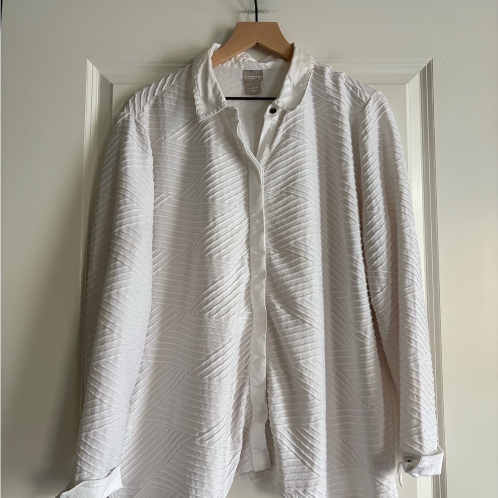 Chicos Hidden Button Front Top - image 2